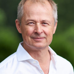 2020-07-18_UWH-Stiftung-Portraets00178-1-250x250